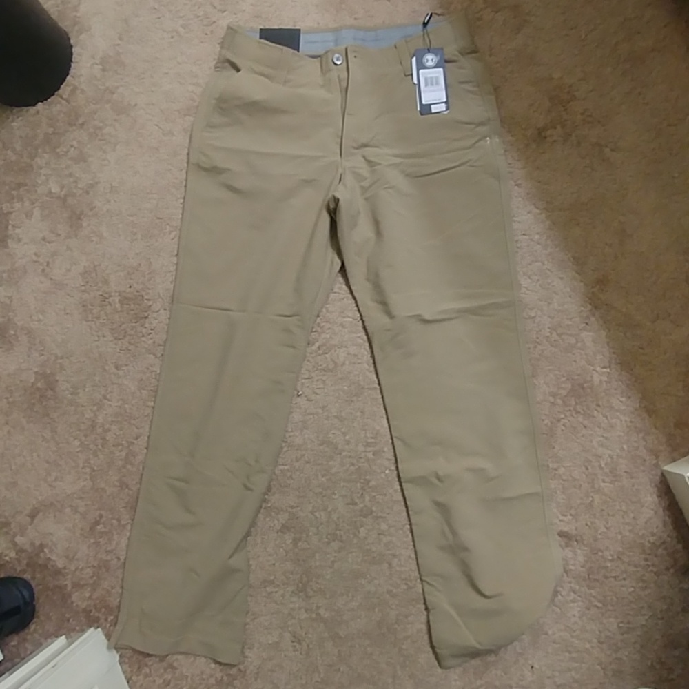 Under Arnour golf pants